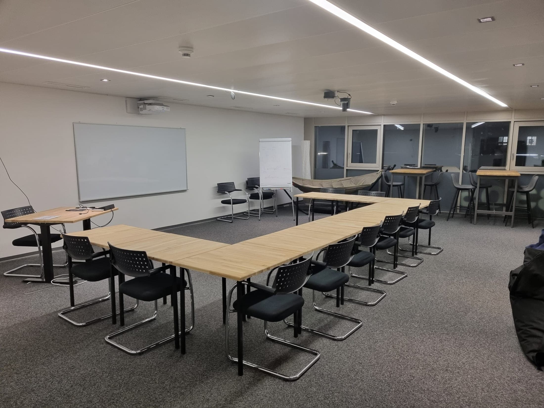 La salle Puck en configuration U vue depuis l’entrée